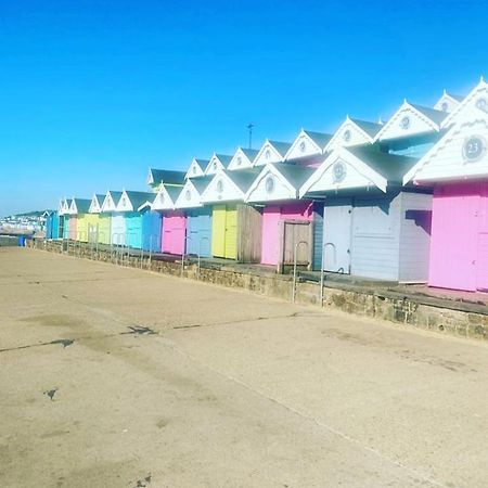 Modern 3 Bedroom Caravan Near The Beach Walton-on-the-Naze Bagian luar foto