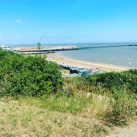 Modern 3 Bedroom Caravan Near The Beach Walton-on-the-Naze Bagian luar foto