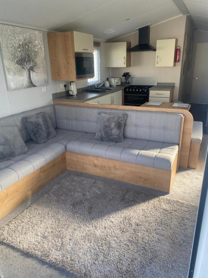 Modern 3 Bedroom Caravan Near The Beach Walton-on-the-Naze Bagian luar foto