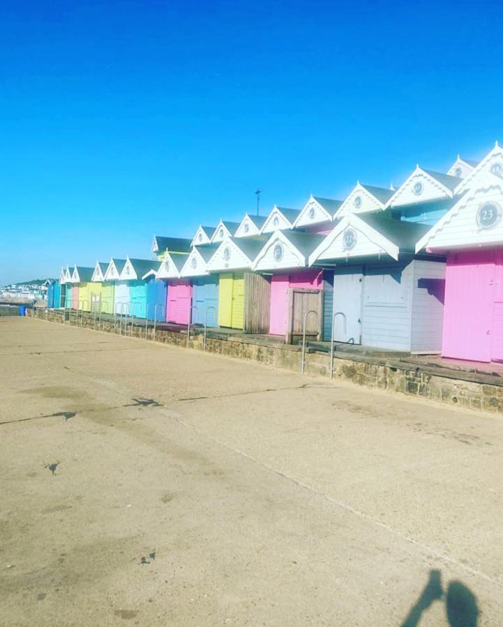 Modern 3 Bedroom Caravan Near The Beach Walton-on-the-Naze Bagian luar foto