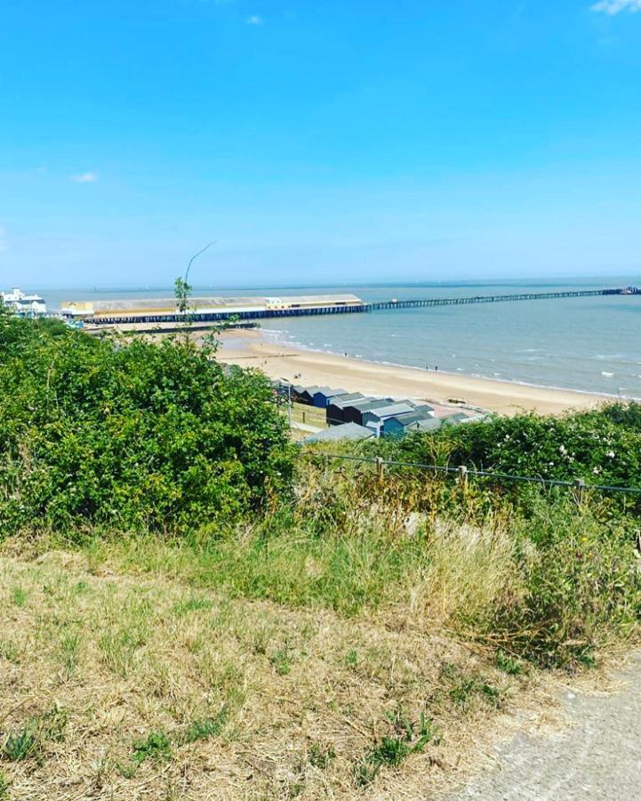 Modern 3 Bedroom Caravan Near The Beach Walton-on-the-Naze Bagian luar foto